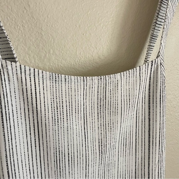 Athleta Arrival Tank Amara Stripe Top White Black Size Medium - Picture 7 of 11